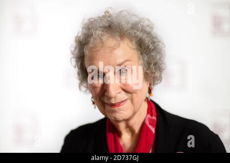 L'autore Margaret Atwood partecipa a una fotocellula per gli autori della shortlisted 2019 del Premio Booker, presso il centro South Bank di Londra. Data immagine: Domenica 13 ottobre 2019. Il credito fotografico dovrebbe essere: Matt Crossick/Empics Foto Stock