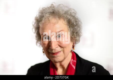 L'autore Margaret Atwood partecipa a una fotocellula per gli autori della shortlisted 2019 del Premio Booker, presso il centro South Bank di Londra. Data immagine: Domenica 13 ottobre 2019. Il credito fotografico dovrebbe essere: Matt Crossick/Empics Foto Stock