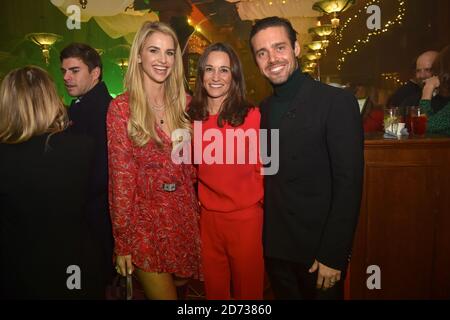 (L-R) Vogue Williams, Pippa Matthews e Spencer Matthews partecipano al lancio della Clean Liquor Company da parte di Spencer Matthews, presso la Trading House di Londra. La società sta lanciando il worldÕs primo 1.2% abv ÔCleanGinÕ, un ultra-basso alcool di sostituzione al gin. Data immagine: Martedì 12 novembre 2019. Il credito fotografico dovrebbe essere: Matt Crossick/Empics Foto Stock