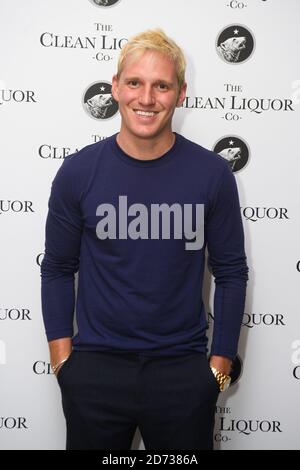 Jamie Laing partecipa al lancio della Clean Liquor Company presso la Trading House di Londra da parte di Spencer Matthews. L'azienda sta lanciando il primo 1.2% abv â€˜CleanGinâ€™ s di worldâ€™, un ultra-basso alcool di sostituzione al gin. Data immagine: Martedì 12 novembre 2019. Il credito fotografico dovrebbe essere: Matt Crossick/Empics Foto Stock