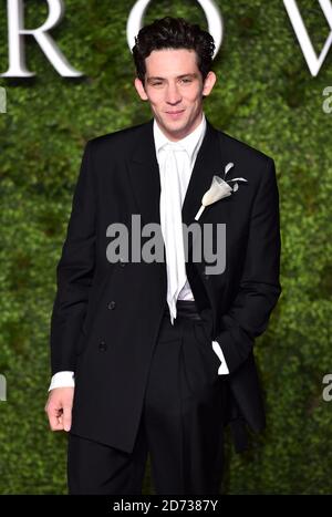 Josh o'Connor partecipa alla stagione tre premiere di The Crown di Netflix, che si tiene al Curzon Mayfair di Londra. Il credito immagine dovrebbe essere: Matt Crossick/EMPICS Foto Stock