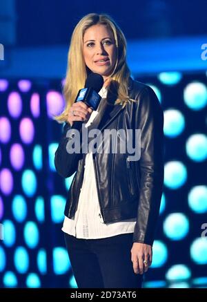 Holly Branson sul palco durante IL WE Day UK, evento benefico e concerto tenuto presso la SSE Arena, Arena Square, Londra. Data foto: Mercoledì 3 marzo. Il credito fotografico dovrebbe essere: Matt Crossick/Empics Foto Stock