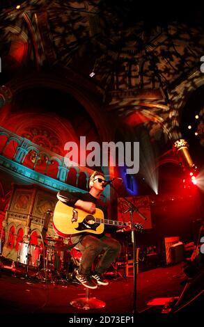 Glasvegas sul palco presso la Union Chapel di Islington, a nord di Londra, come parte delle sessioni di Mencap Little Noise. Foto Stock