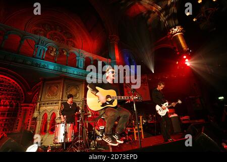 Glasvegas sul palco presso la Union Chapel di Islington, a nord di Londra, come parte delle sessioni di Mencap Little Noise. Foto Stock