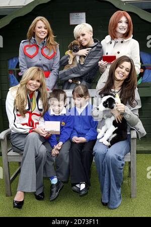 Girls Aloud lancia la Dogs Trust Education Initiative, con Nintendo, al Dog's Trust di Uxbridge, Londra. Foto Stock