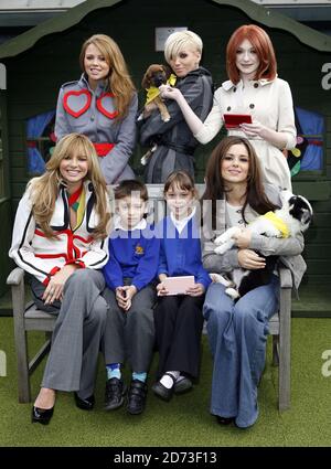 Girls Aloud lancia la Dogs Trust Education Initiative, con Nintendo, al Dog's Trust di Uxbridge, Londra. Foto Stock