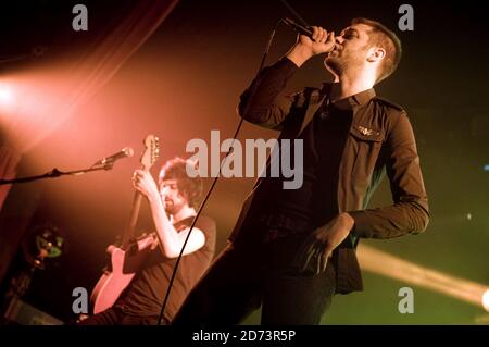 Tom Meighan di Kasabian esegue un concerto esclusivo su Myspace Paradiso a Londra Foto Stock