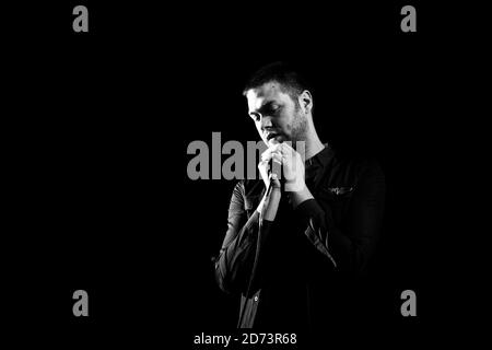 Tom Meighan di Kasabian esegue un concerto esclusivo su Myspace Paradiso a Londra Foto Stock