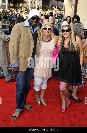 Ben Ofoedu, Vanessa Feltz e la figlia Allegra Kurer arrivano alla prima di infedel tenuto al Hammersmith Apollo a Londra ovest. Foto Stock