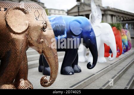Elefanti dipinti in Trafalgar suqare nel centro di Londra, al lancio della London Elephant Parade 2010, che vedrà la capitale acquisita da 260 elefanti a grandezza naturale decorati da artisti variousestablished e up and coming. Foto Stock