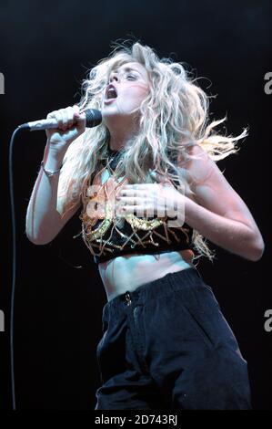 Diana Vickers si esibisce sul palcoscenico della Nissan Juke Arena durante il Virgin Media V Festival, a Hylands Park, Chelmsford, Essex. Foto Stock