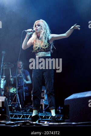 Diana Vickers si esibisce sul palcoscenico della Nissan Juke Arena durante il Virgin Media V Festival, a Hylands Park, Chelmsford, Essex. Foto Stock