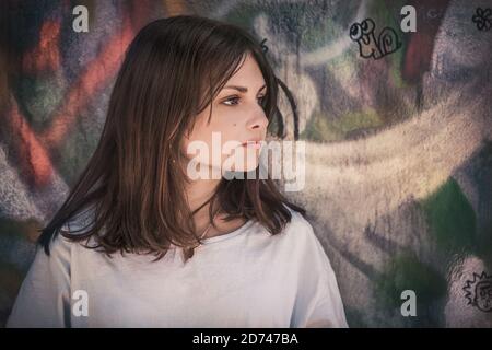 Ritratto di una ragazza con i capelli lunghi Foto Stock