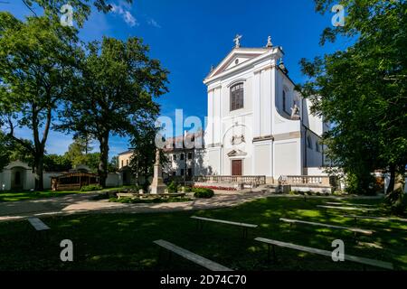 WGrow, chiesa barocca di 1693 st. Antonio di Padova e San Pietro d'Alcantara, Voivodato Masoviano, Polonia Foto Stock