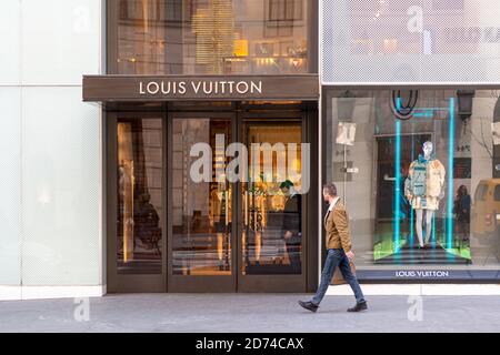 Louis Vuitton ingresso principale del negozio in 1 East 57th Street, Manhattan, New York. Foto Stock