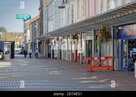 Nella foto: Stepney Street è deserta, Llanelli, Galles, Regno Unito. Domenica 27 Settembre 2020 Re: Blocco locale è stato in vigore a causa del Covid-19 Coronavi Foto Stock