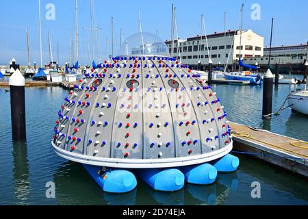 UFO Boat sulla Baia di San Francisco Foto Stock