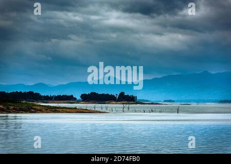 Luce mistica al mattino presto a Dam thailandia. Orizzontale Foto Stock