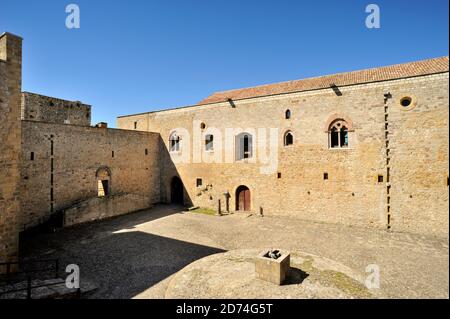 Cortile del castello normanno, Castel Lagopesole, Basilicata, Italia Foto Stock