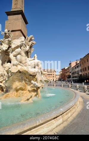 Italia, Roma, Piazza Navona, fontana dei quattro fiumi Foto Stock