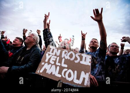 Copenaghen, Danimarca. 15 luglio 2015. I fan della rock band australiana AC/DC assistono ad un concerto dal vivo al Dyreskuepladsen di Roskilde come parte del Rock o del Bust World 2015 Tour. (Foto: Gonzales Photo - Lasse Lagoni). Foto Stock