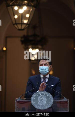 Roma Roma, Italia. 20 Ott 2020. Roma, incontro del Premier Giuseppe Conte con il Presidente del Regno di Spagna Pedro Sanchez nella foto: Giuseppe Conte Credit: Agenzia indipendente di Foto/Alamy Live News Foto Stock
