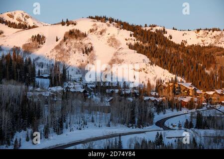 Alba sulle piste da sci di Deer Valley, Utah, vicino a Salt Lake City. Foto Stock