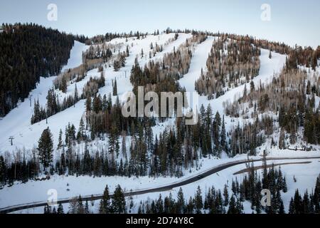 Alba sulle piste da sci di Deer Valley, Utah, vicino a Park City. Foto Stock