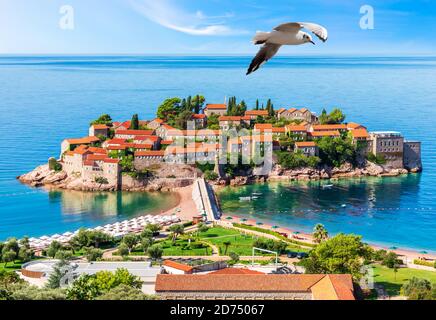 Bella Sveti Stefan isola nella riviera Budva, Montenegro Foto Stock