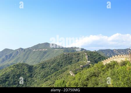 Una delle sette meraviglie del mondo, la sezione Mutianyu del grande muro della Cina Foto Stock