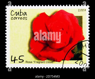 MOSCA, RUSSIA - 25 NOVEMBRE 2017: Un francobollo stampato a Cuba mostra profumata nube fiore, Roses serie, circa 2007 Foto Stock