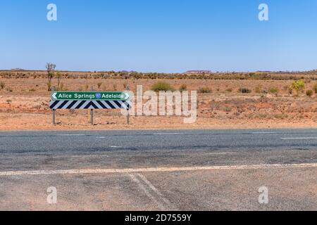 Un cartello stradale nel territorio del Nord, Australia Foto Stock