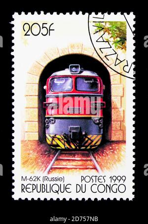 MOSCA, RUSSIA - 25 NOVEMBRE 2017: Un francobollo stampato in Congo mostra M-62K (Russia), locomotive elettriche serie, circa 1999 Foto Stock