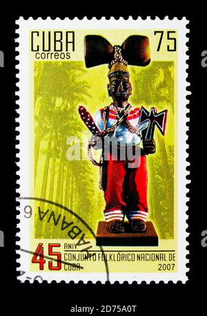 MOSCA, RUSSIA - 25 NOVEMBRE 2017: Un francobollo stampato a Cuba mostra Folklore, 45 anni, serie, circa 2007 Foto Stock