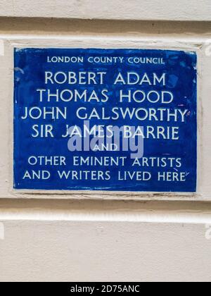 London County Council la targa blu per Robert Adam, Thomas Hood, John Galsworthy & Sir James Barrie, visse al 1-3 di Robert Street, Charing Cross, Londra. Foto Stock