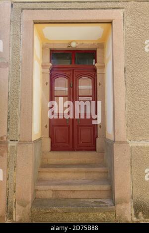 Porta tradizionale in villa a Mytilene, nell'isola di Lesbo (Lesbos), Mar Egeo, Grecia, Europa. Foto Stock
