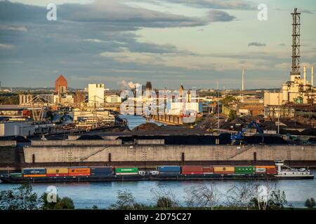 Porto di Duisburg, Rheinkai Nord, porto esterno, alle spalle del centro città con porto interno, Archiv Turm des Landesarchiv NRW, Am Rhein, Duisburg, Foto Stock