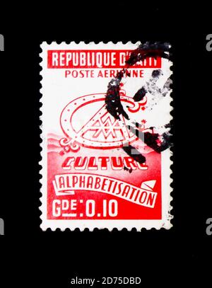 MOSCA, RUSSIA - 2 GENNAIO 2018: Un francobollo stampato ad Haiti mostra l'alfabeto (rosso), serie, circa 1963 Foto Stock