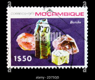 MOSCA, RUSSIA - 2 GENNAIO 2018: Un francobollo stampato in Mozambico mostra Beryl, Minerals of Mozambico serie, circa 1979 Foto Stock