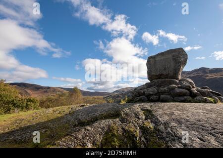 Bruce Stone, Loch Trool, Galloway Forest Park. Una vista dal Loch Trool percorso ad anello. Foto Stock