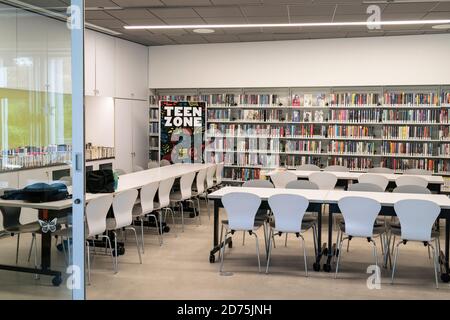 New York, Stati Uniti. 20 Ott 2020. Vista dell'interno della sala teen del New Branch della Biblioteca pubblica di Brooklyn aperta nel quartiere Greenpoint di Brooklyn, New York il 20 ottobre 2020. La nuova filiale si chiama Greenpoint Library and Environmental Education Center ed è stata costruita in parte grazie alla concessione del Greenpoint Community Environmental Fund. (Foto di Lev Radin/Sipa USA) Credit: Sipa USA/Alamy Live News Foto Stock