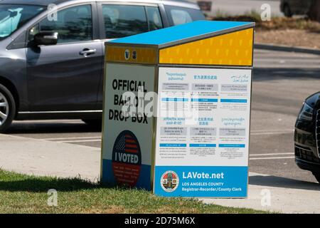 Burbank, California. 26 luglio 2020. Un ballot ufficiale drop box è visto Martedì, 20 ottobre 2020, in Burbank, California Credit: Ringo Chiu/ZUMA Wire/Alamy Live News Foto Stock