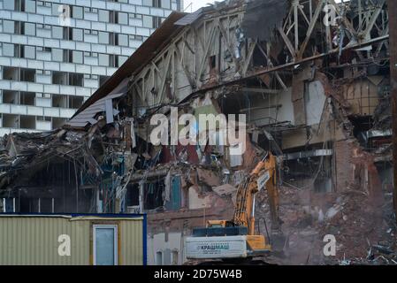 Processo di demolizione del complesso di intrattenimento e dell'hotel Korston A Mosca Foto Stock