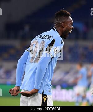 Roma, Italia. 20 Ott 2020. Il laziale Jean-Daniel Akpa-Akpro festeggia il suo punteggio durante la partita di calcio del Gruppo F UEFA Champions League tra il Lazio d'Italia e Borussia Dortmund di Germania a Roma, 20 ottobre 2020. Credit: Augusto Casasoli/Xinhua/Alamy Live News Foto Stock