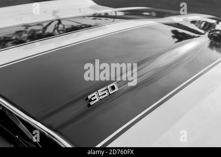 Foto in bianco e nero del cappuccio di un 1971 Chevy Chevelle muscolo auto Foto Stock