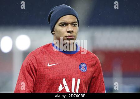 Ilian Mbappe del PSG durante il riscaldamento prima della UEFA Champions League, Group Stage, Gruppo H partita di calcio tra Paris Saint-Germain (PSG) e ma Foto Stock