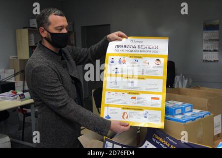 Non esclusivo: DNIPRO, UCRAINA - 20 OTTOBRE 2020 - Direttore del Dipartimento di Autogoverno locale, Politica interna e dell'informazione del Dnipro ci Foto Stock