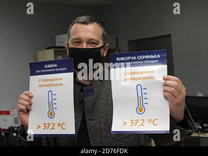 Non esclusivo: DNIPRO, UCRAINA - 20 OTTOBRE 2020 - Direttore del Dipartimento di Autogoverno locale, Politica interna e dell'informazione del Dnipro ci Foto Stock