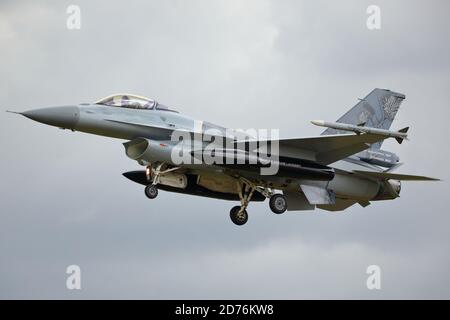 American Lockheed Martin F-16 Fighting Falcon atterrando a RAF Fairford In vista del RIAT 2017 Air Show Foto Stock