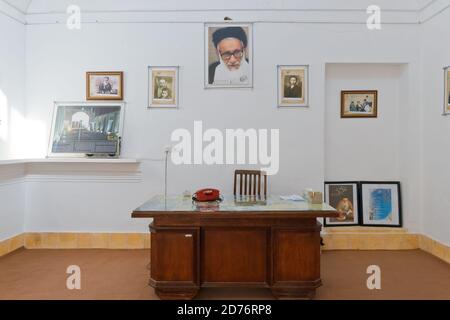 Ardakan, Iran - Dicembre 2008: Stanza di studio o di lavoro del capo supremo dell'Iran Sayyid Ali Hosseini Khamenei il 2008 dicembre ad Ardakan, Yazd, Iran. Foto Stock